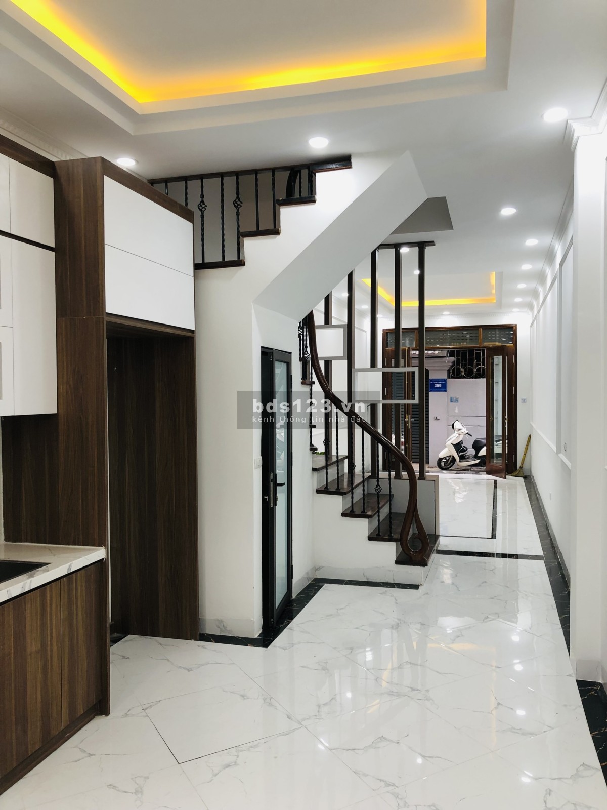 Bán nhà diện tích 50m² x 5 tầng 8 PN đang cho thuê giá cực tốt 5,75 tỷ đồng