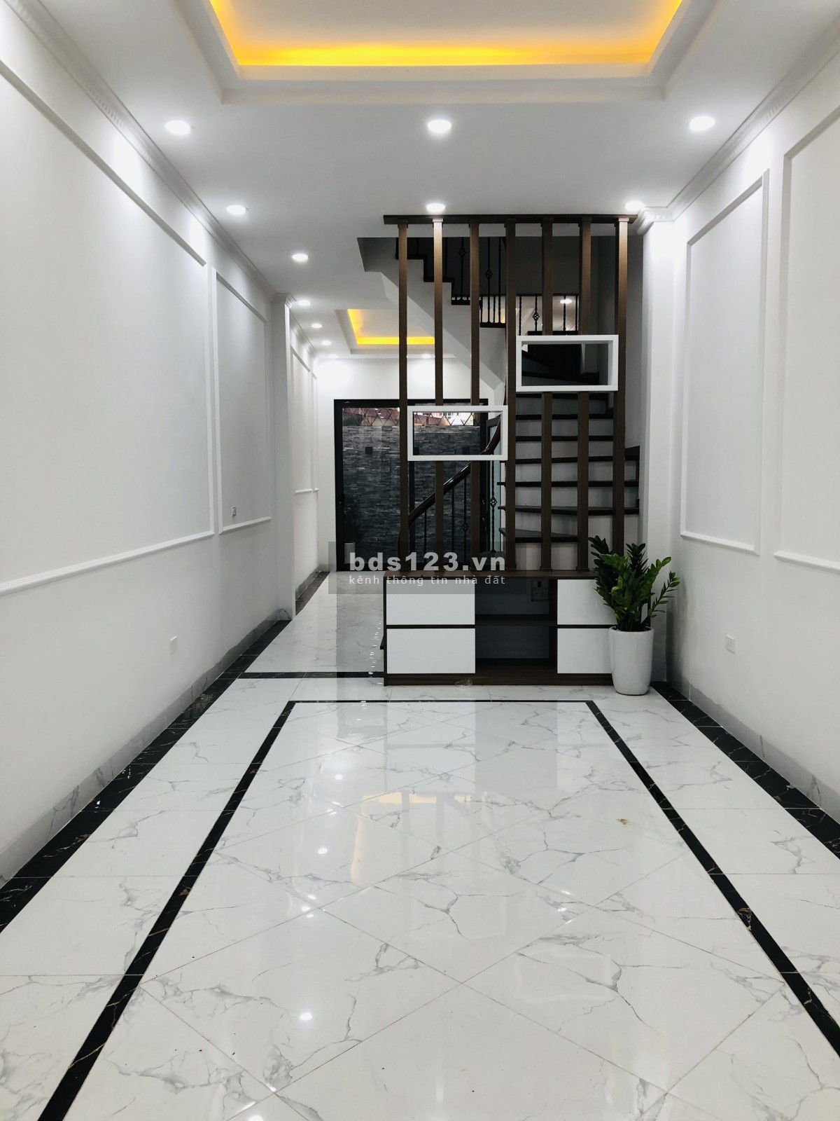 Bán nhà diện tích 50m² x 5 tầng 8 PN đang cho thuê giá cực tốt 5,75 tỷ đồng