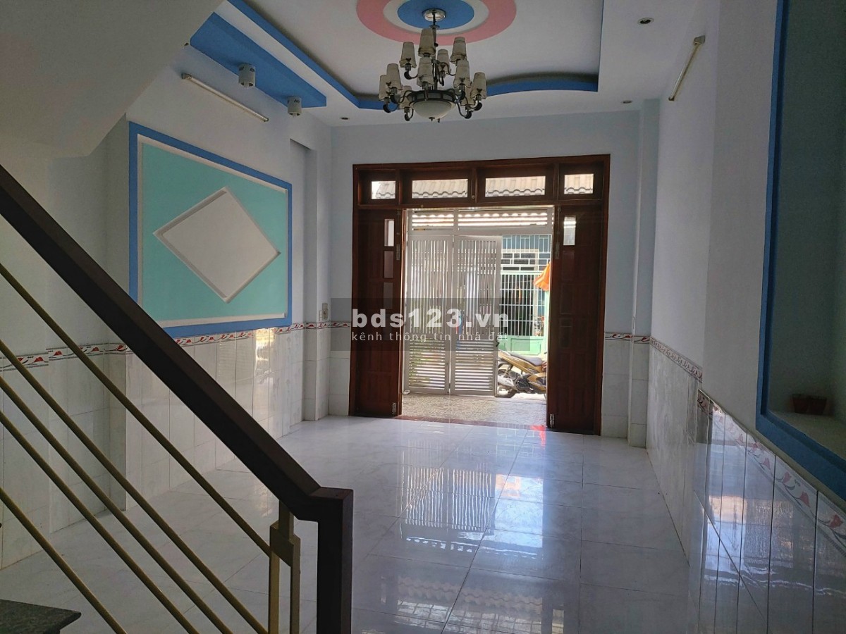 Bán nhà MT đường Tân Chánh Hiệp 05 quận 12, DT 60m² x 3 tầng giá chỉ 5,2 tỷ đồng