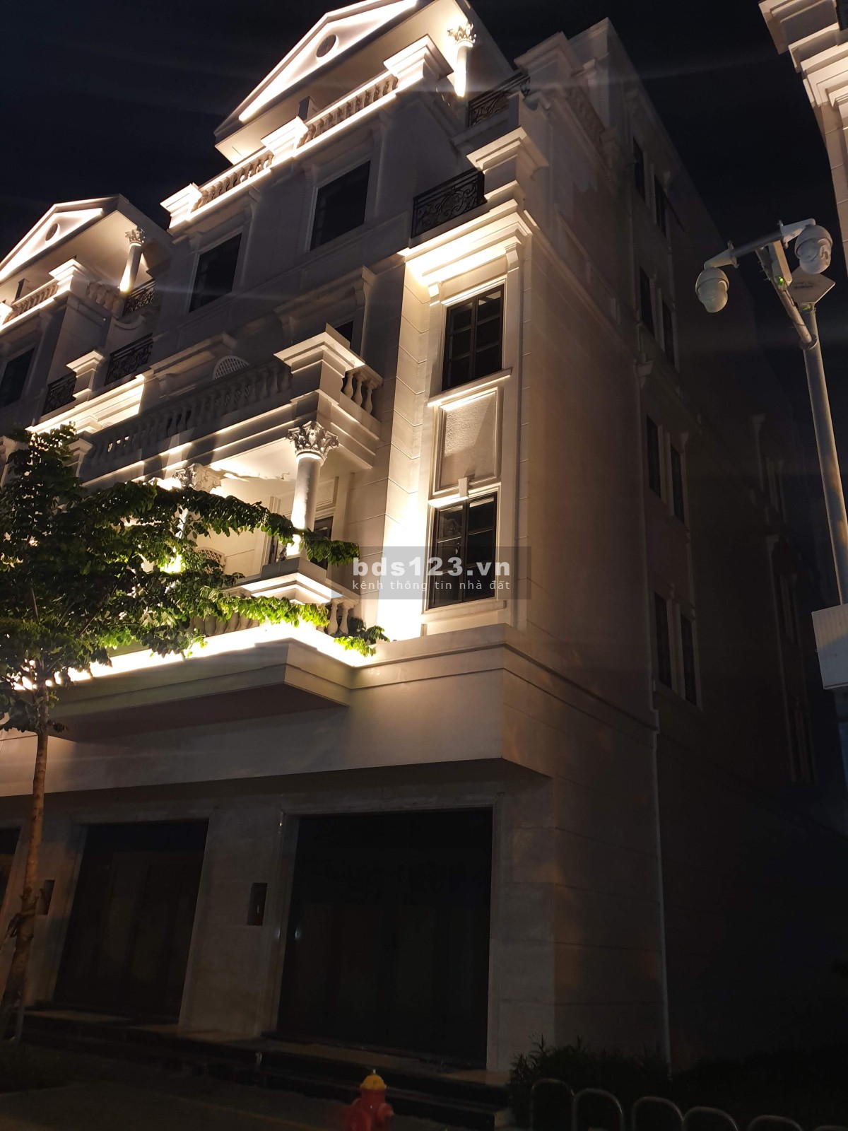 Nhà phố Cityland Parkhill căn góc ( 1 mặt tiền, 1 mặt hẻm), đối diện đài phun nước, 5x20m2