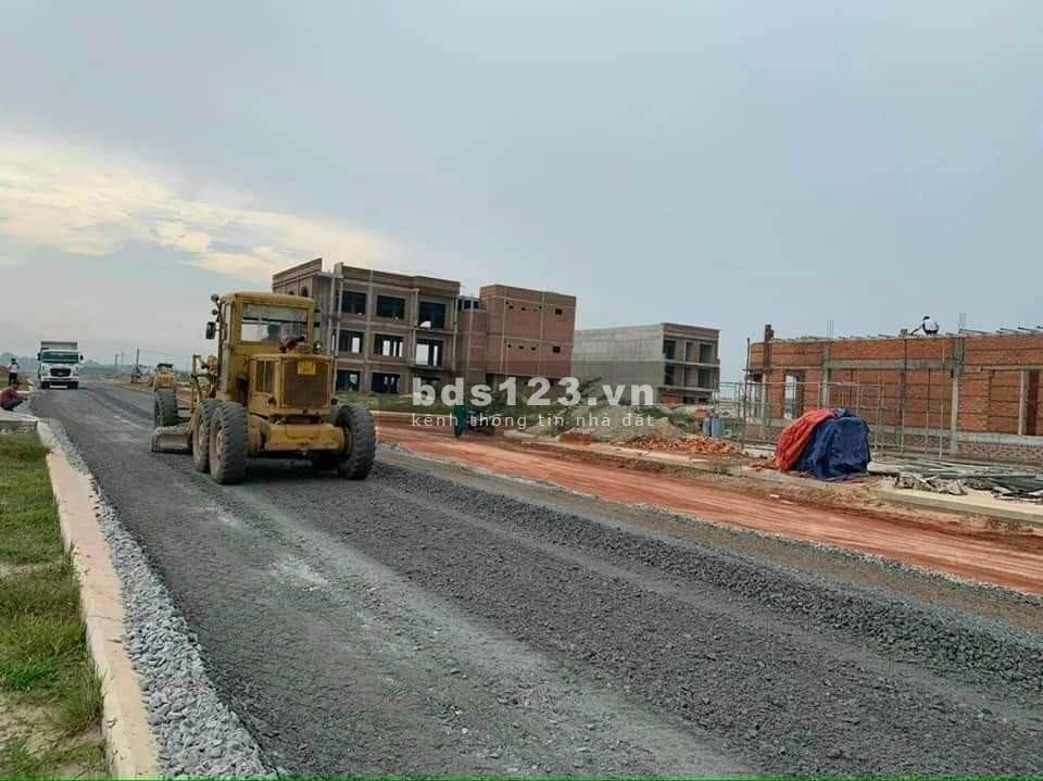 Bán đất chính chủ vị trí sau lưng siêu thị, giá rẻ, liên hệ 0949550237