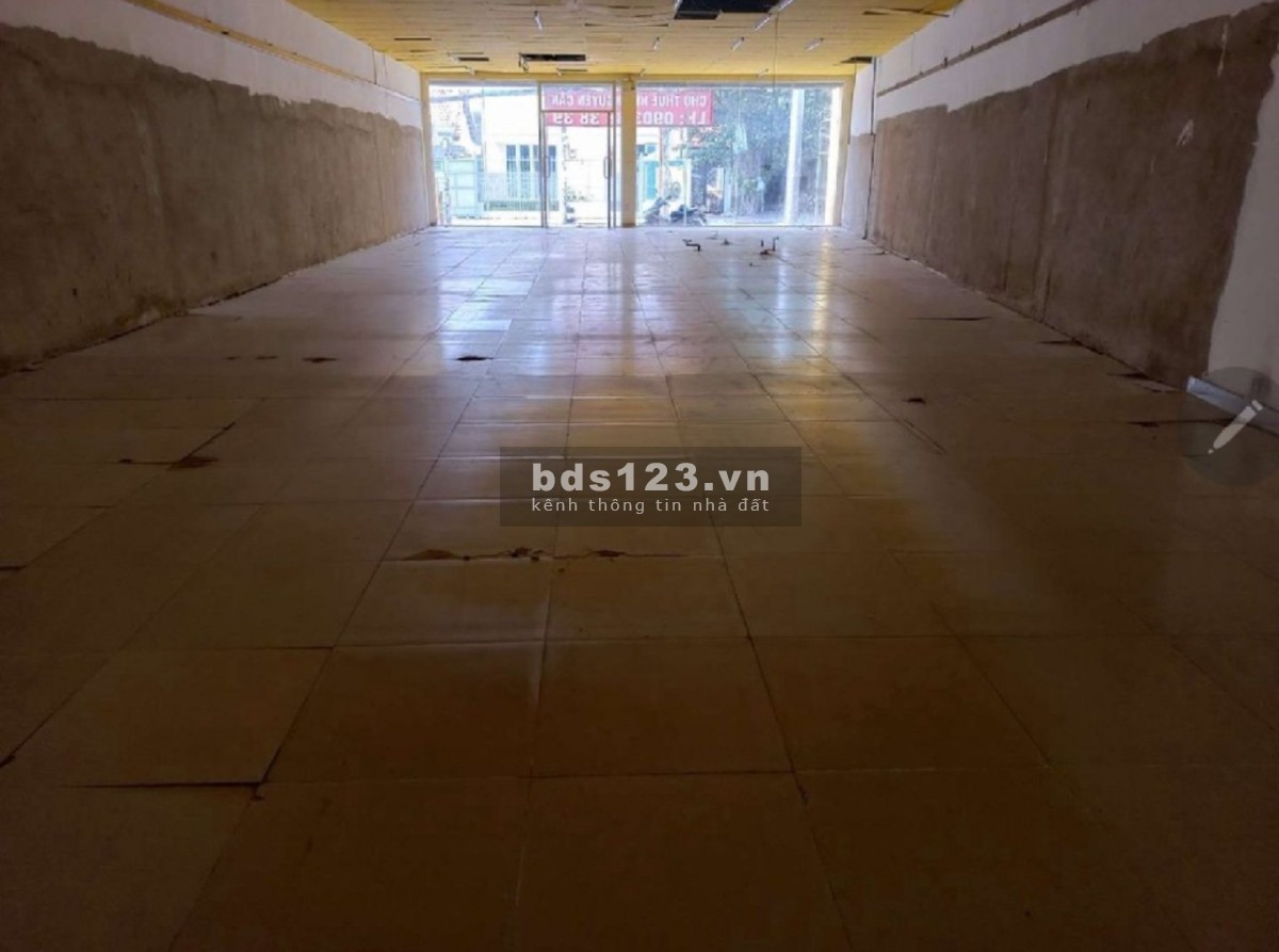 Cho thuê nhà 10x25 mặt tiền đường lớn Quận 7 giá 35 triệu/tháng