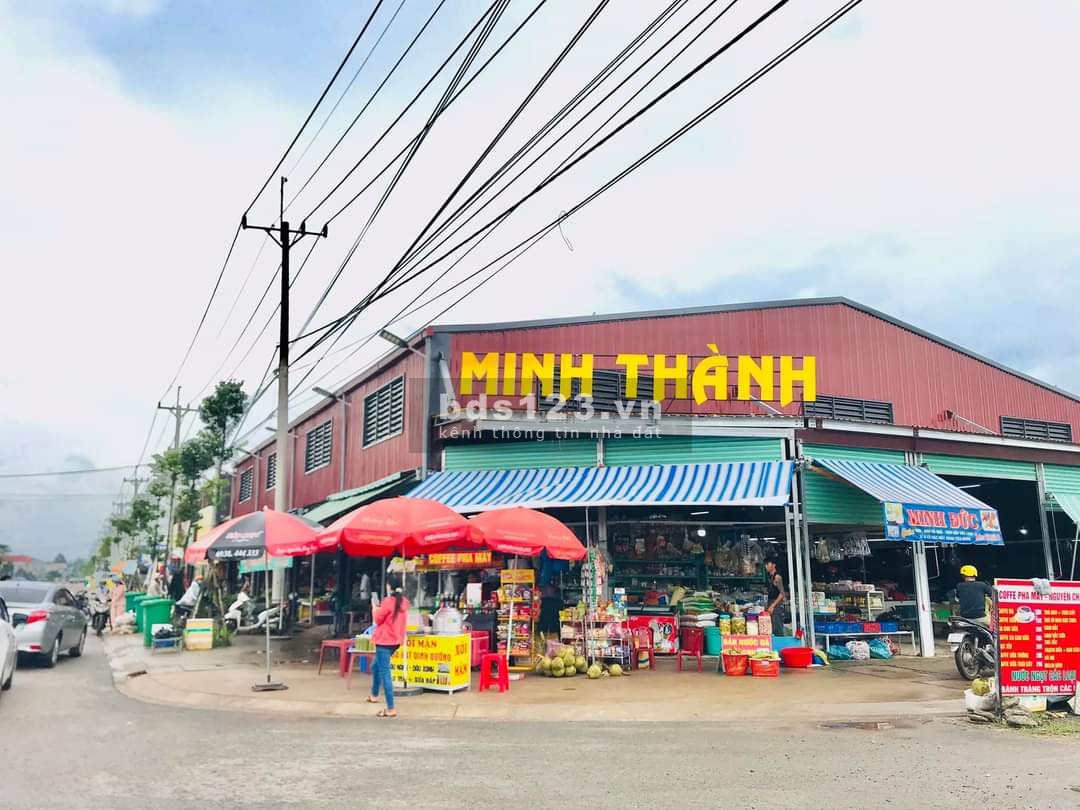 Bán gấp lô đất có tiện ích đầy đủ gồm trường học, chợ, khu công nghiệp và gần quốc lộ