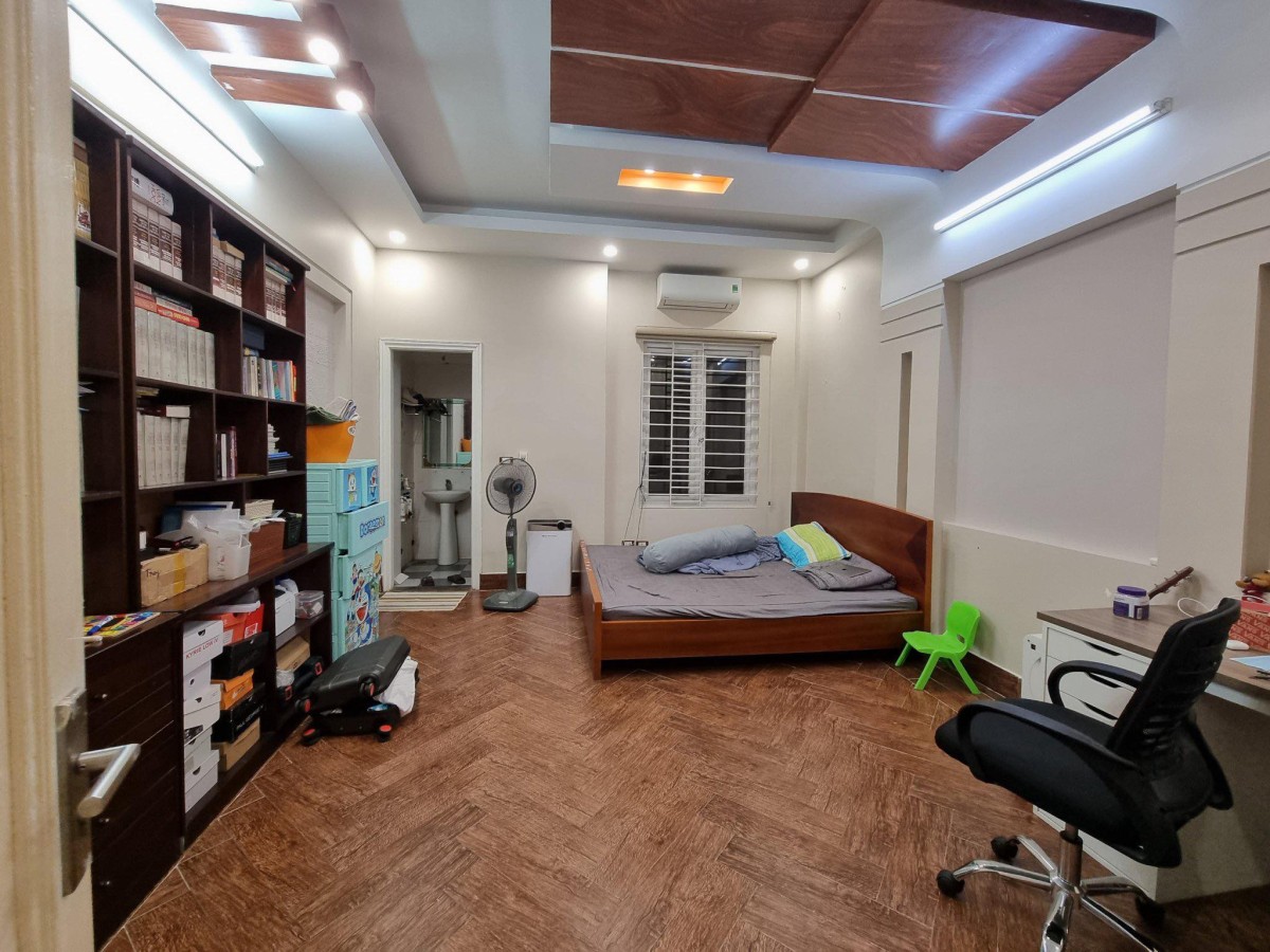 Bán gấp Tôn Thất Tùng, ô tô, kinh doanh, hơn 40m2, 5 tầng, nhỉnh 6tỷ. lh 0782479469