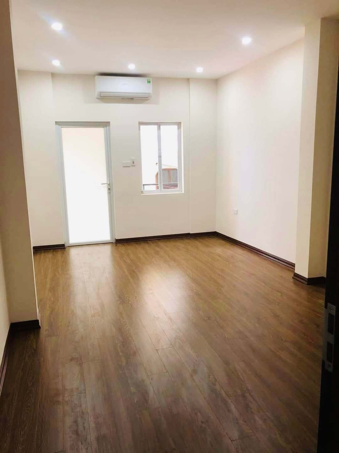 Bán nhà phân lô ô tô đỗ cửa hàng xóm đại học giao thông Vận Tải, trung tâm 3 Quận, 4 tầng giá tốt