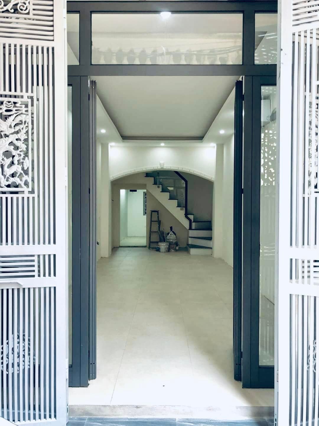 Bán nhà phân lô ô tô đỗ cửa hàng xóm đại học giao thông Vận Tải, trung tâm 3 Quận, 4 tầng giá tốt