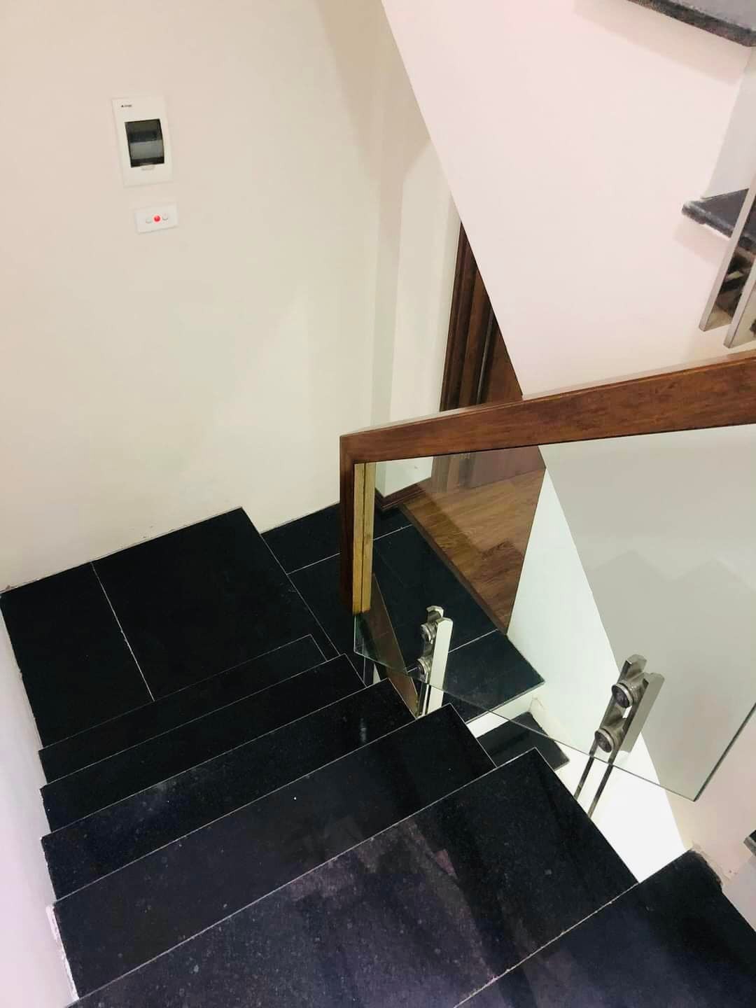 Bán nhà phân lô ô tô đỗ cửa hàng xóm đại học giao thông Vận Tải, trung tâm 3 Quận, 4 tầng giá tốt