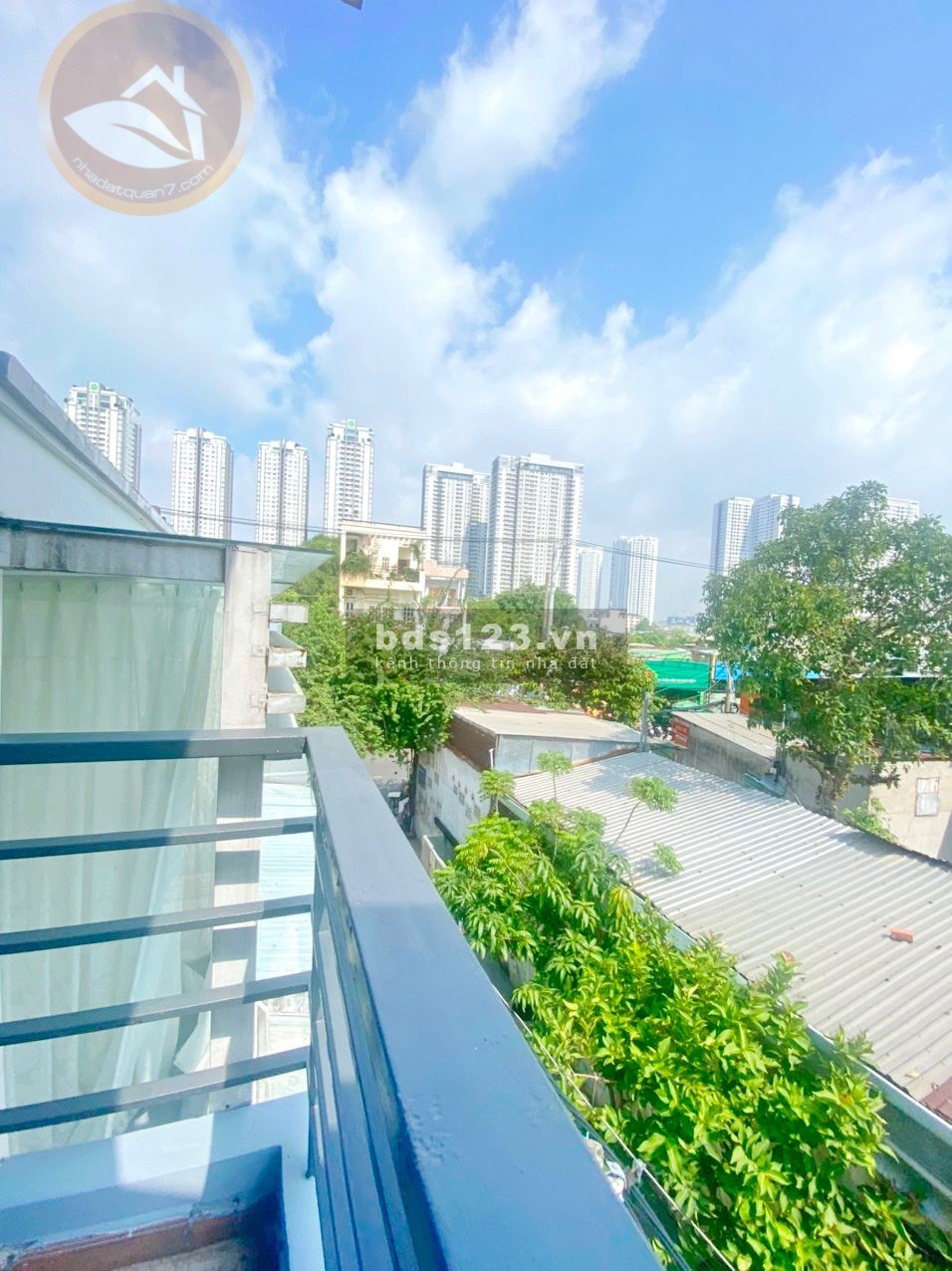 Nhà nguyên căn hẻm xe hơi cách măt tiền đường 1 căn nhà Lê Văn Lương Quận 7