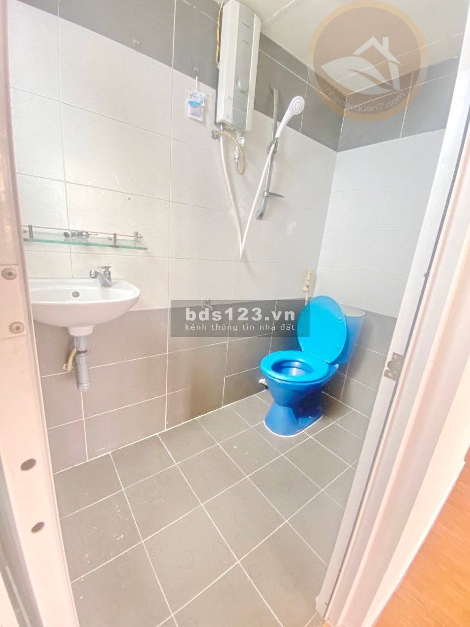 Nhà nguyên căn hẻm xe hơi cách măt tiền đường 1 căn nhà Lê Văn Lương Quận 7