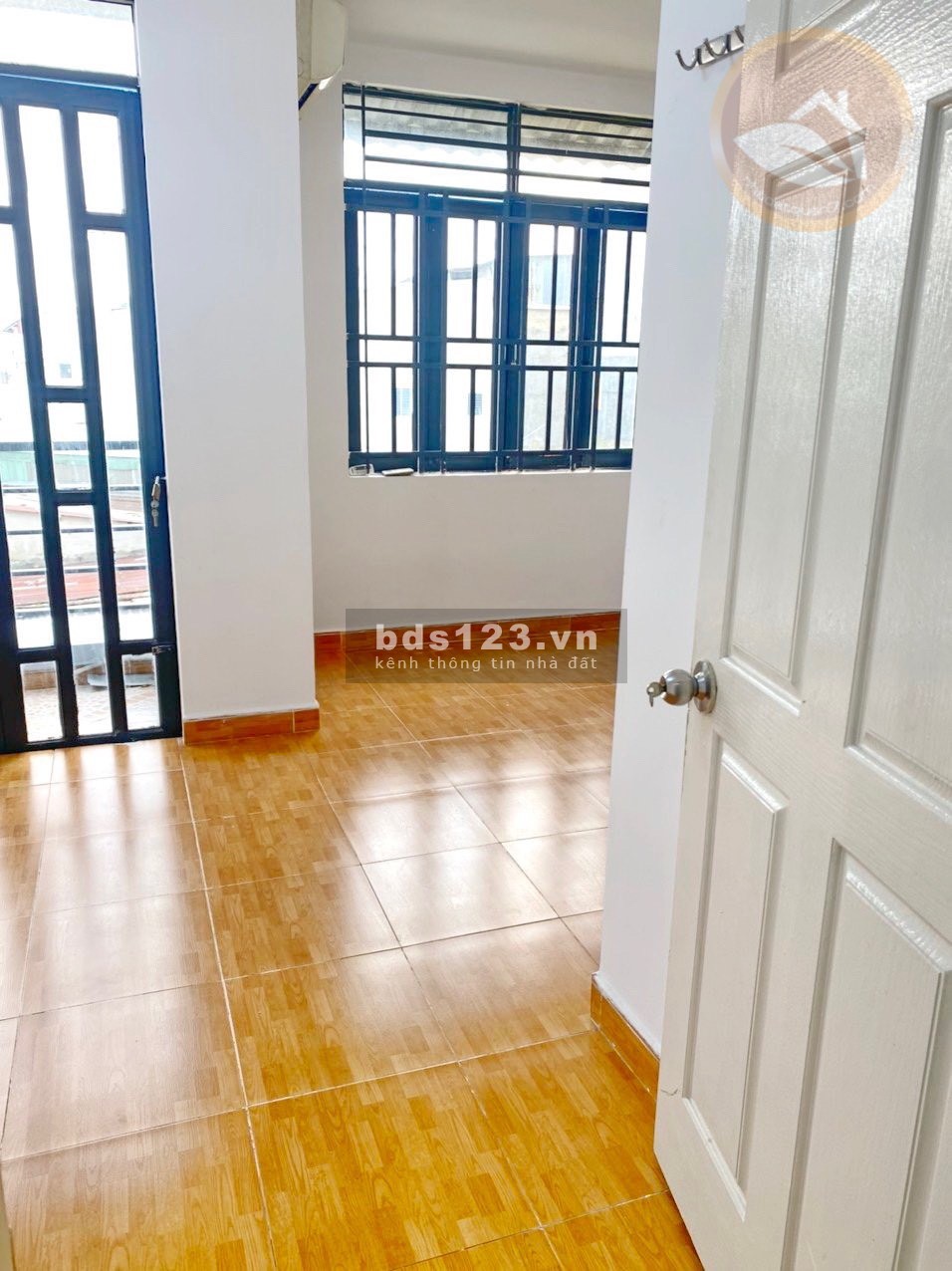 Nhà nguyên căn hẻm xe hơi cách măt tiền đường 1 căn nhà Lê Văn Lương Quận 7