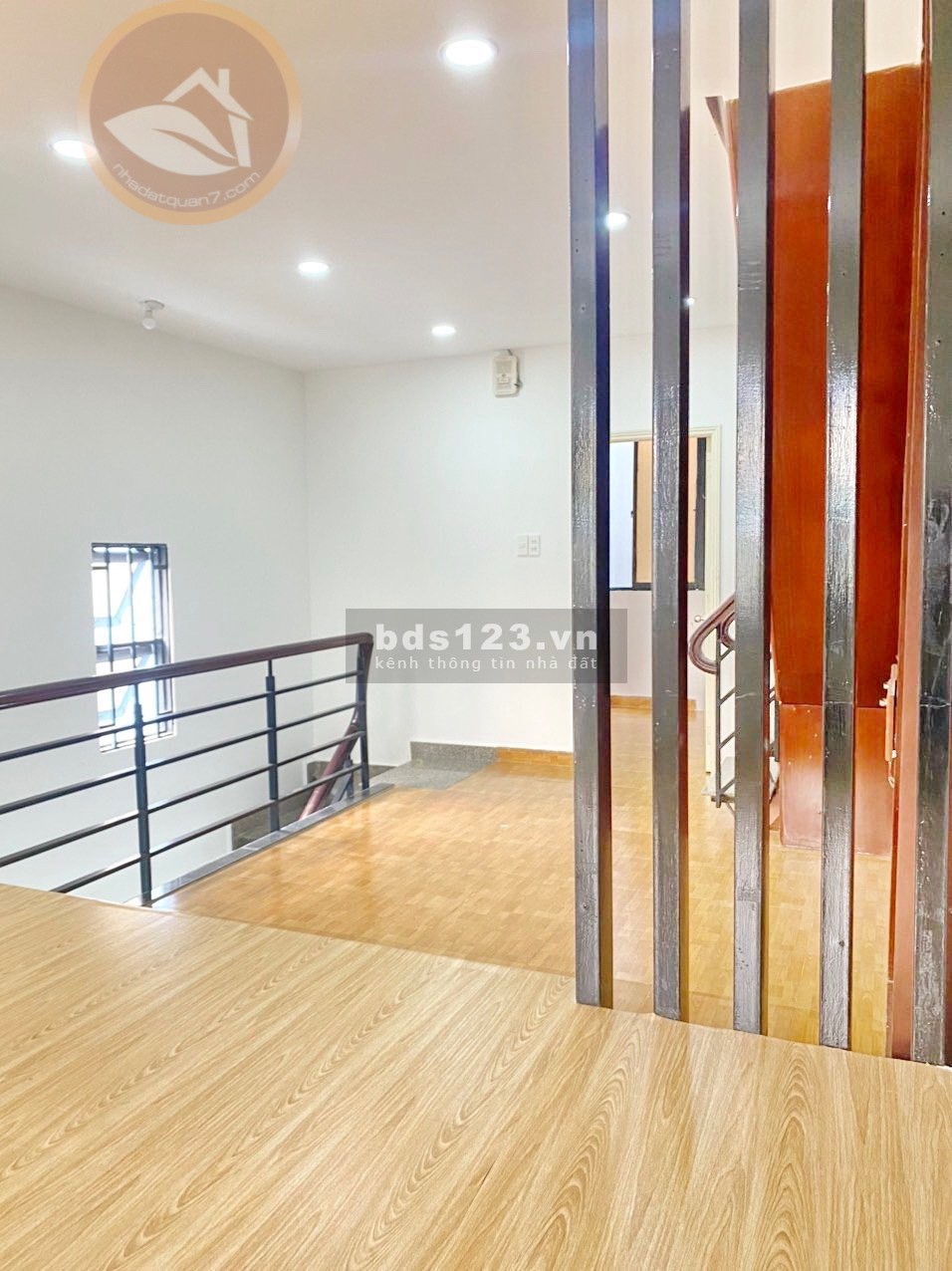 Nhà nguyên căn hẻm xe hơi cách măt tiền đường 1 căn nhà Lê Văn Lương Quận 7