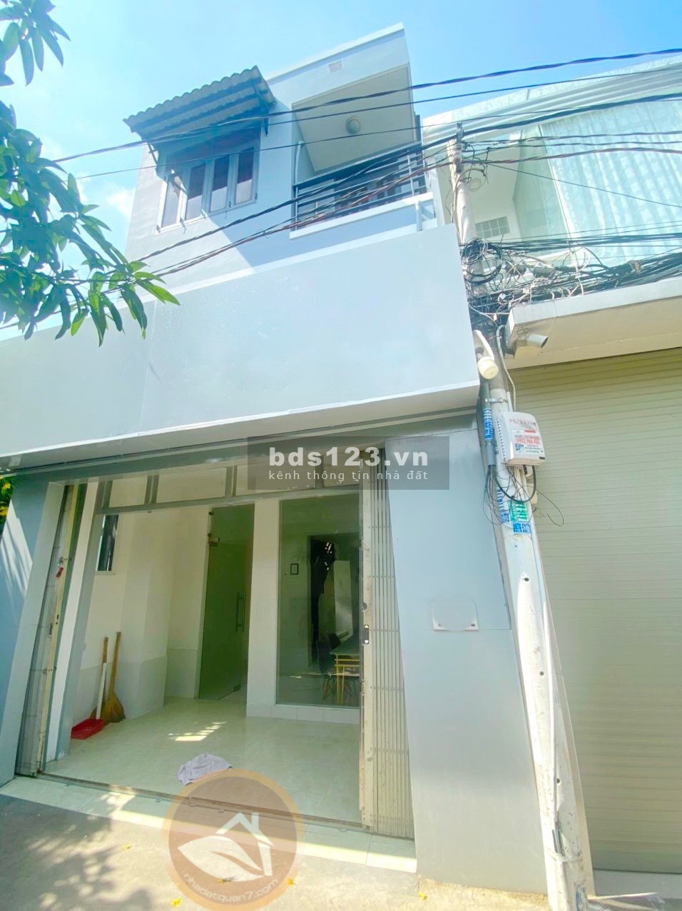Nhà nguyên căn hẻm xe hơi cách măt tiền đường 1 căn nhà Lê Văn Lương Quận 7