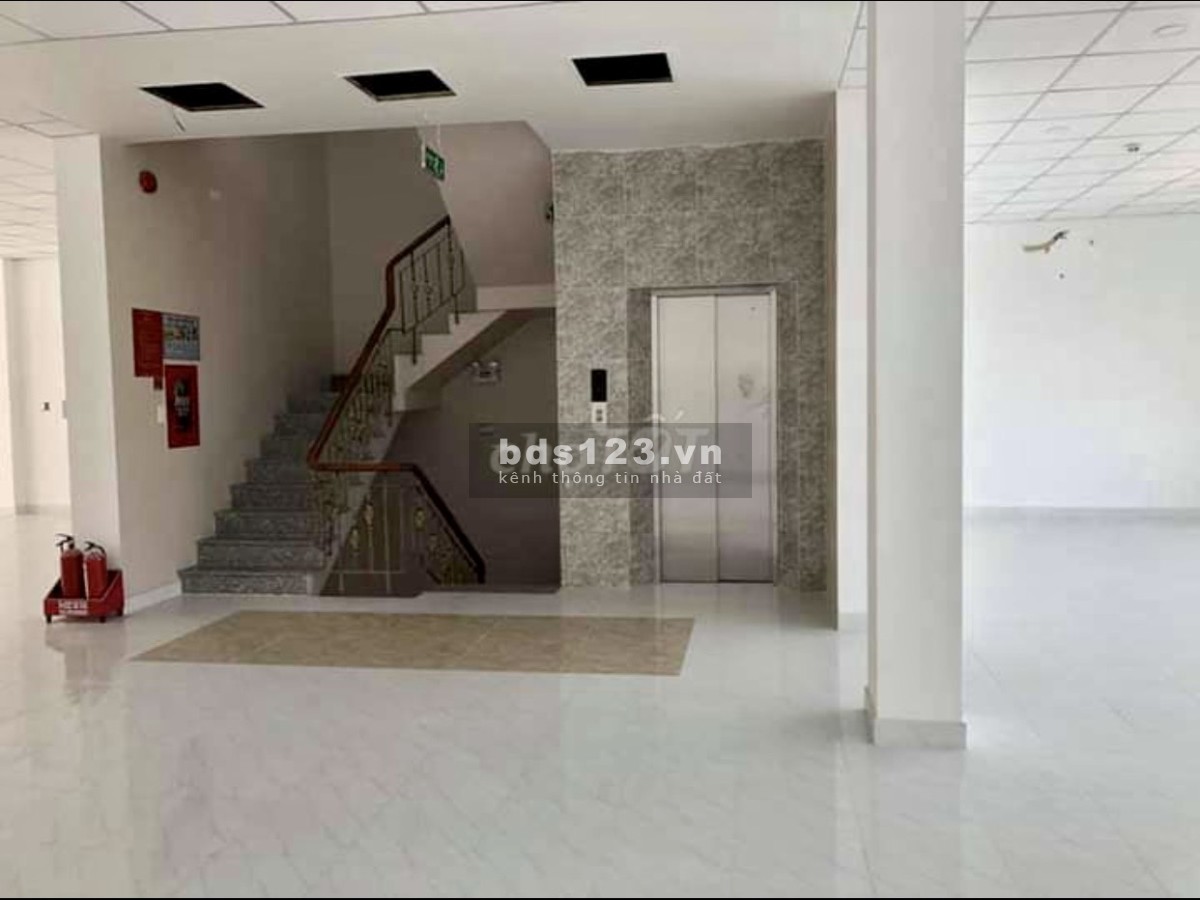 Cho thuê văn phòng, kho, xưởng may tầng 3 rộng 240m2 lh 0908198315