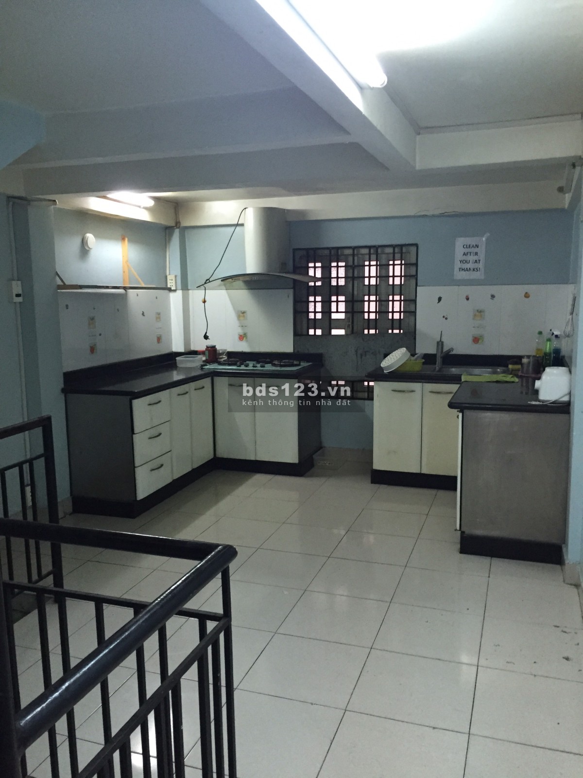 Cho thuê nhà mặt tiền nguyên căn xóm Đất quận 11 DT 49m² x 3 lầu