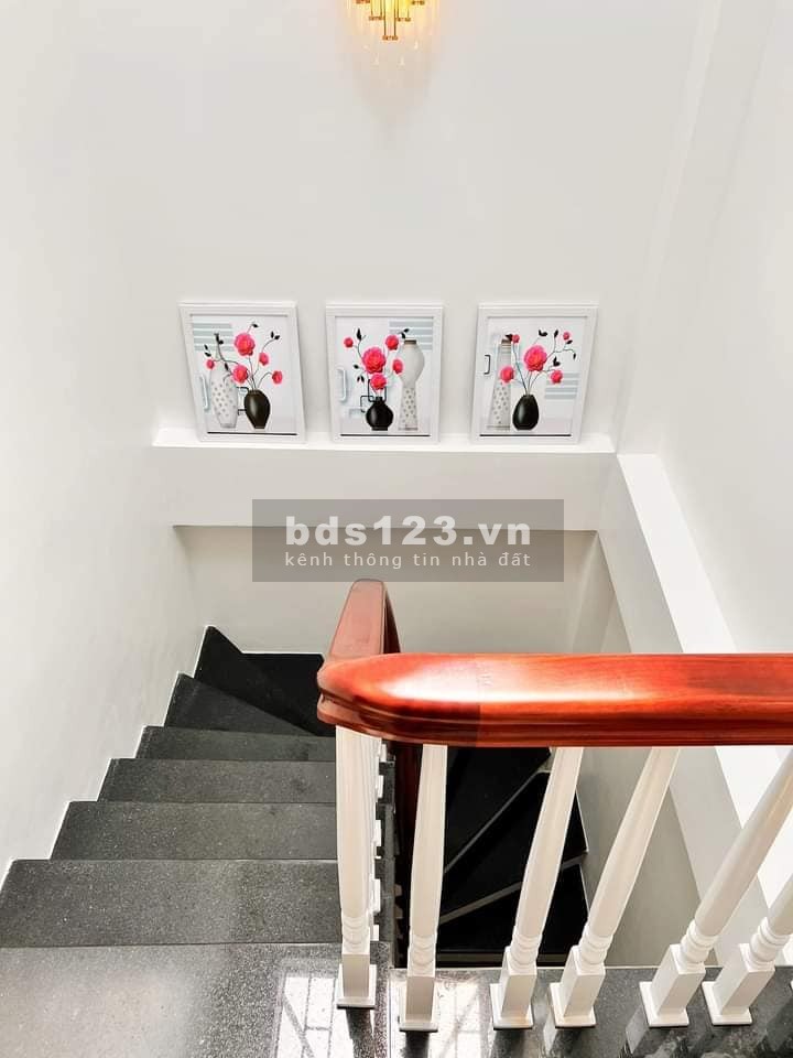 Bán nhà Kim Đồng, Hoàng Mai 47m² x 5 tầng, mặt tiền 4,2m, giá 13,9 LH 0975258510