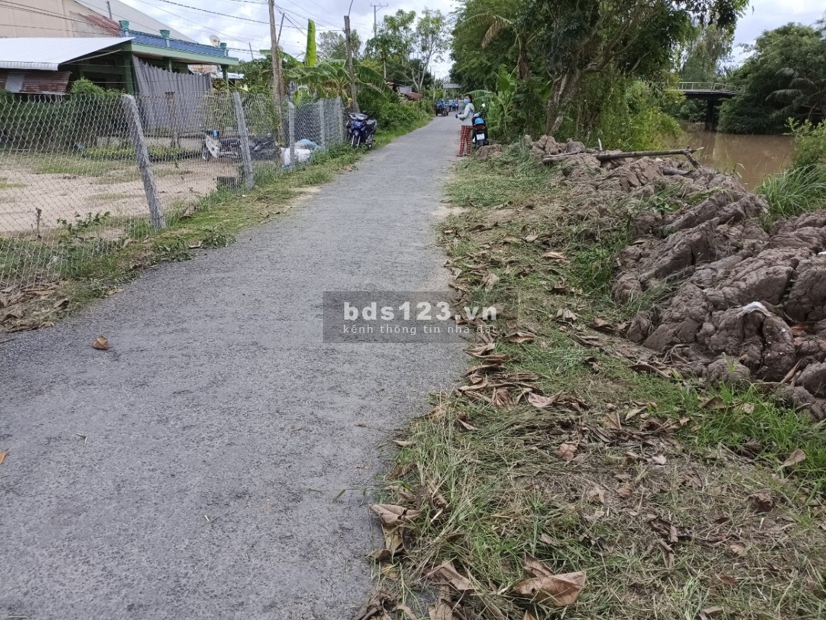 Bán đất mặt tiền rộng đường Kênh Thầy Lâm, xã Long Hưng B, huyện Lấp Vò