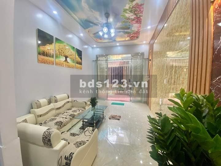 Bán nhà Lĩnh Nam, Hoàng Mai 30m x 5 tầng, mặt tiền 3.5m, giá 3.25 tỷ