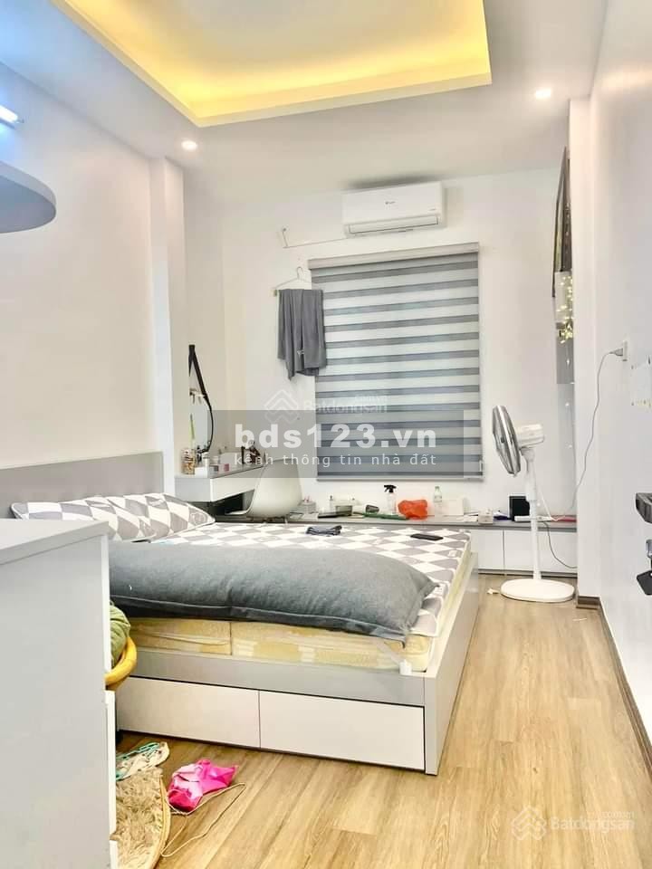 Bán nhà Lạc Long Quân DTSD 80m², gara ô tô riêng, mặt tiền 5,5m, chỉ 9,5 tỷ đồng