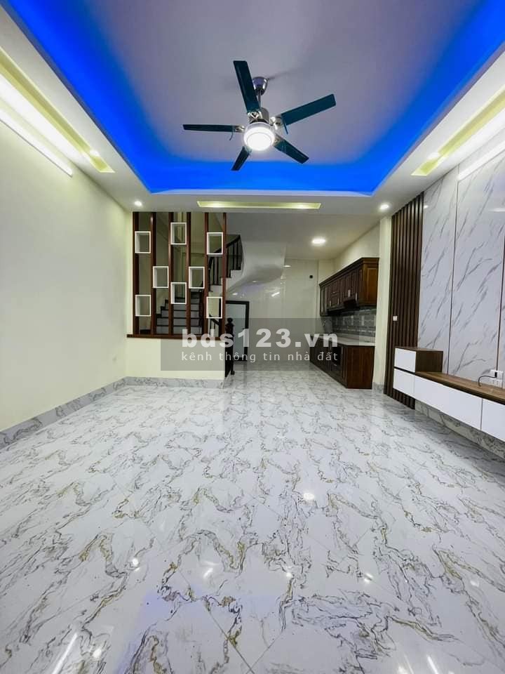Bán nhà Vĩnh Hưng, Hoàng Mai 39m x 5 tầng, mặt tiền 4.5m, giá 4.2 tỷ