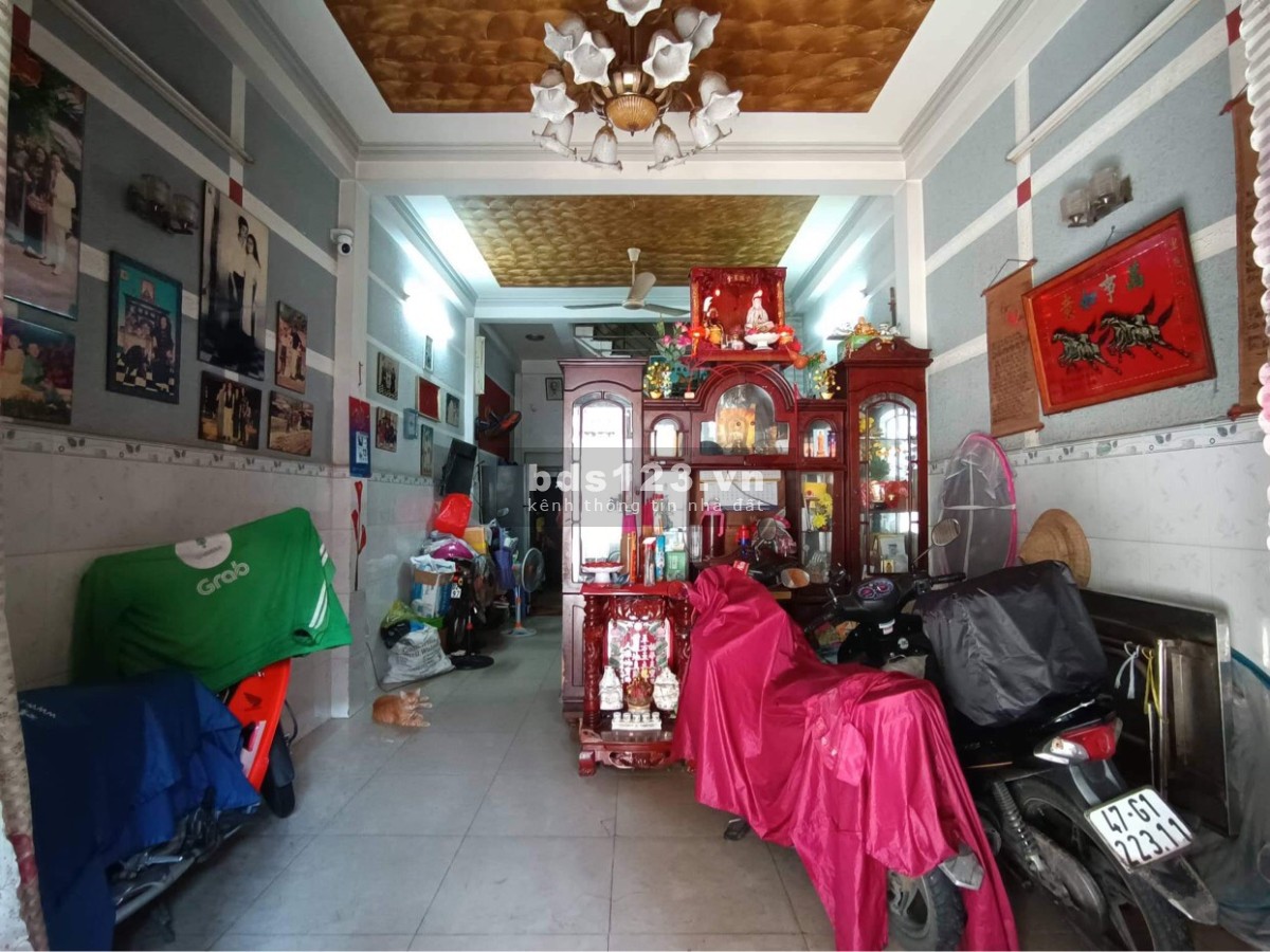 Bao giá khu vực Tân Phú nhà chính chủ từ năm 1990 dt 75m2 3 tầng bê tông chắc chắn, giá 9 tỷ