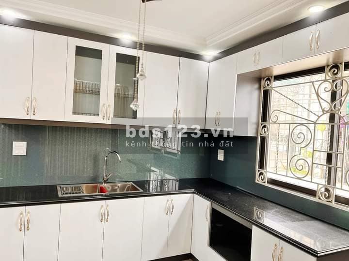 Bán nhà Kim Đồng, Hoàng Mai 47m² x 5 tầng, mặt tiền 4,2m, giá 13,9 LH 0975258510