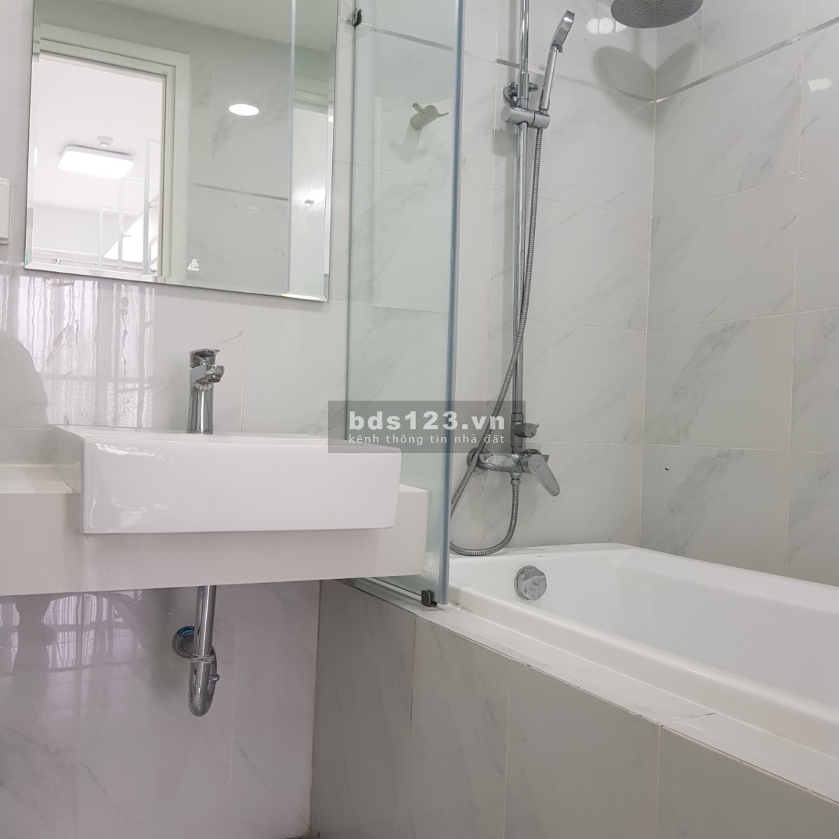 Cho thuê ngay căn hộ 2 phòng ngủ chỉ 16 triệu/tháng, chung cư The Sun Avenue
