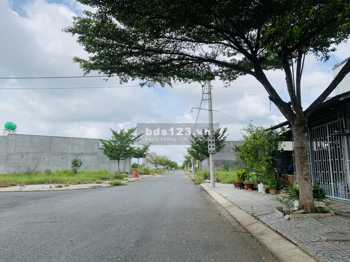 Bán gấp lô đất thổ cư đường nhựa 14m, liền kề KCN, xây trọ ngay 100m2 giá 750 triệu