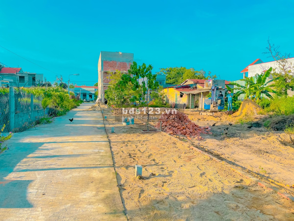 E đang có 7 lô giáp ranh TP.Đà Nẵng 15km giá 750 triệu/lô