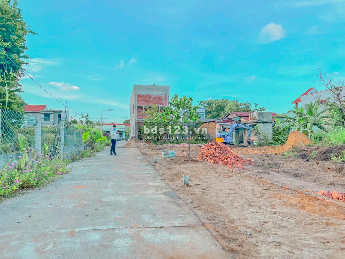 E đang có 7 lô giáp ranh TP.Đà Nẵng 15km giá 750 triệu/lô