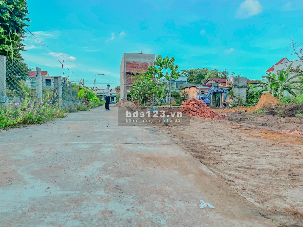 E đang có 7 lô giáp ranh TP.Đà Nẵng 15km giá 750 triệu/lô