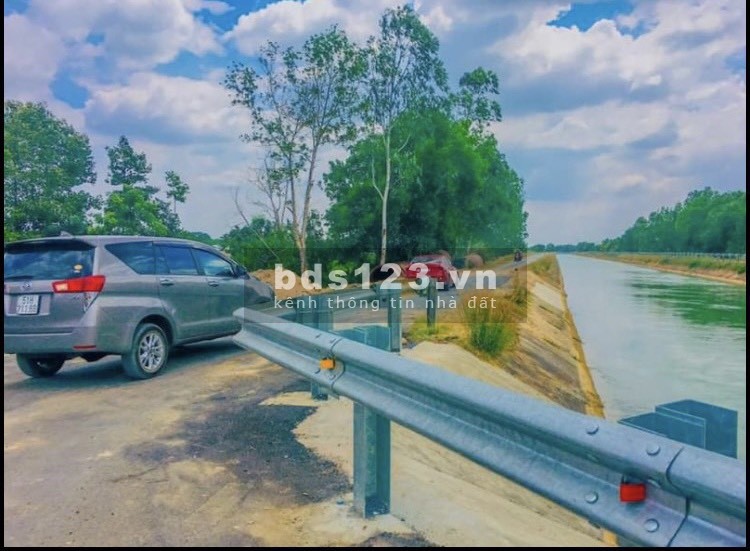 Đất Củ Chi view kênh giá rẻ diện tích 500m2, điện nước đầy đủ giá tốt
