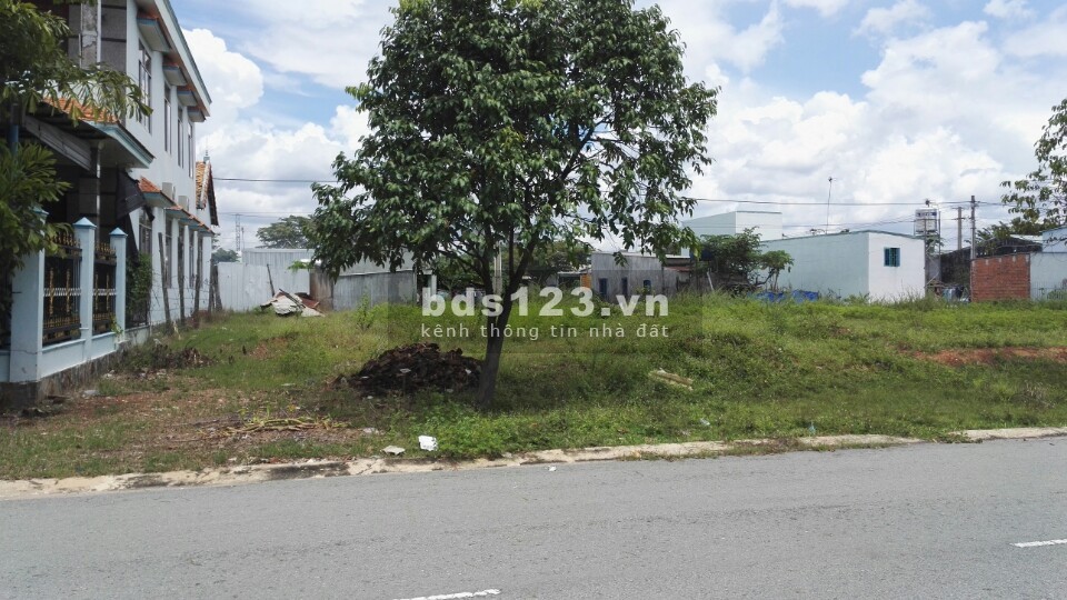 Làm ăn thua lô bán gấp 240m2 đất ngay khu công nghiệp Becamex, lh 0977045550