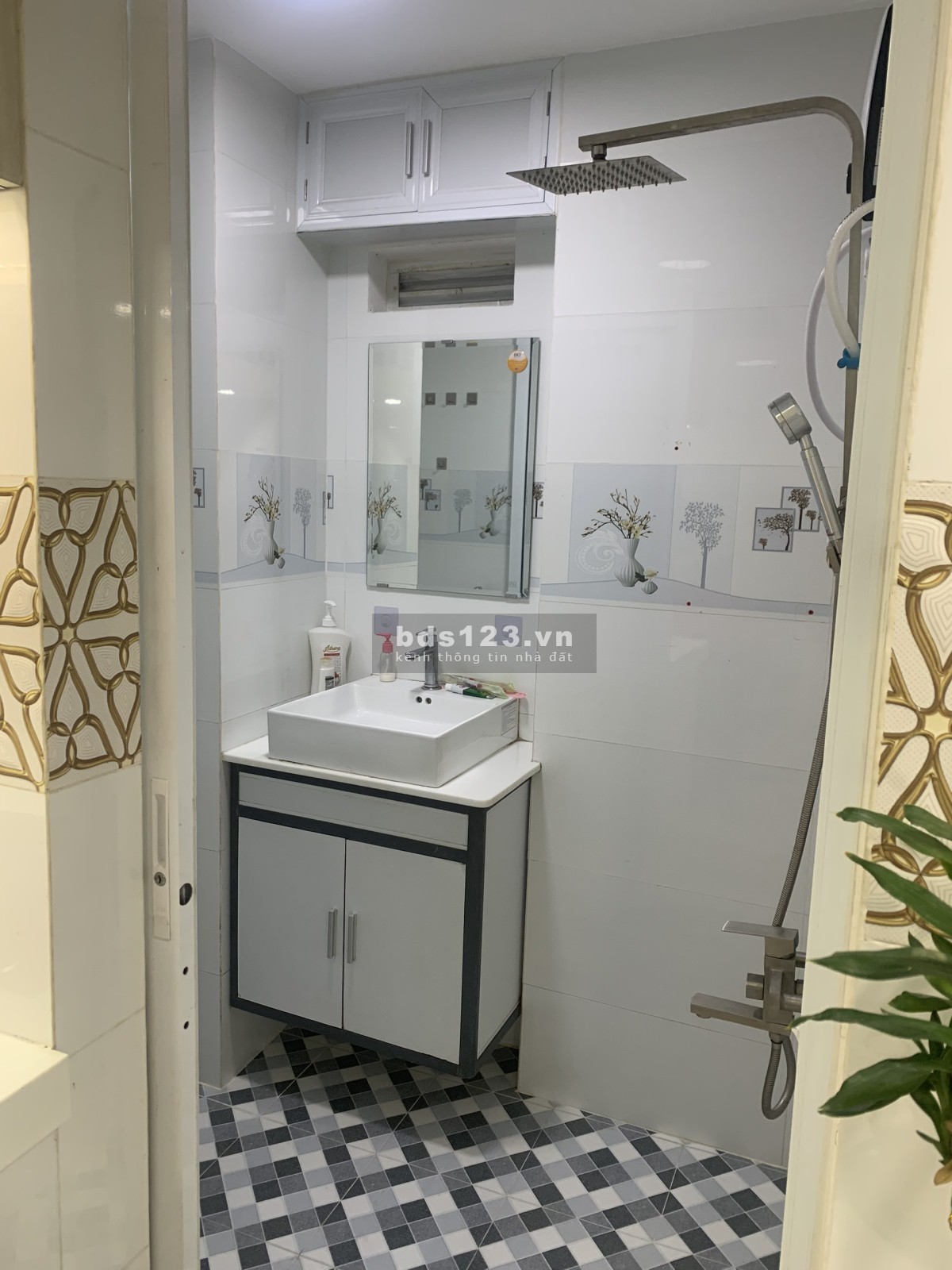 Bán căn hộ chung cư ngay trung tâm Q1 DT 22.51 m2 giá 2.3 tỷ có thương lượng