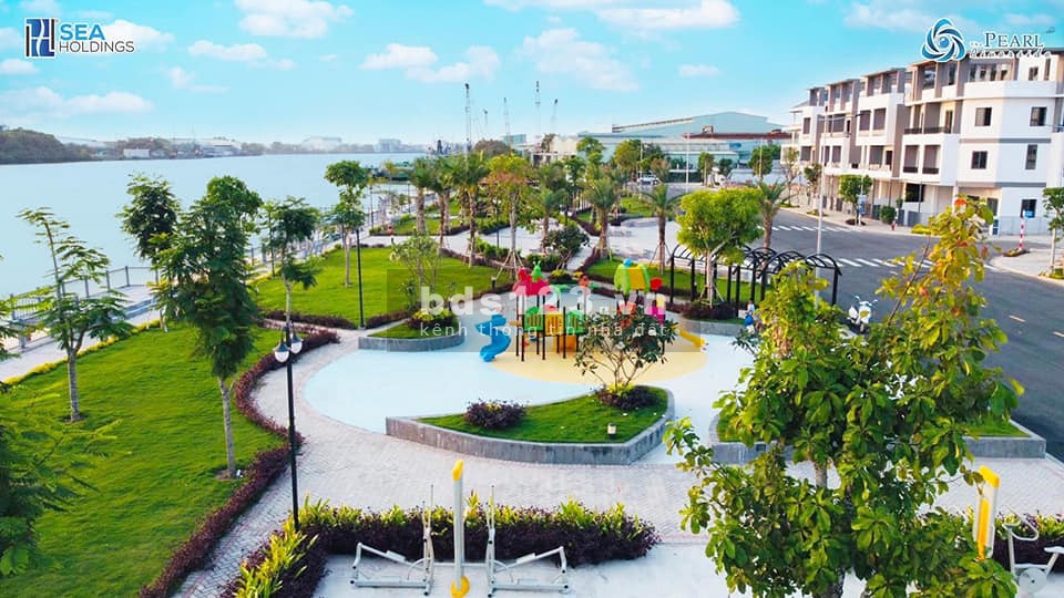 Biệt thự nằm tại ven sông trong lỗi ĐT "Home Resort" có sổ hồng riêng, sở hữu lâu dài