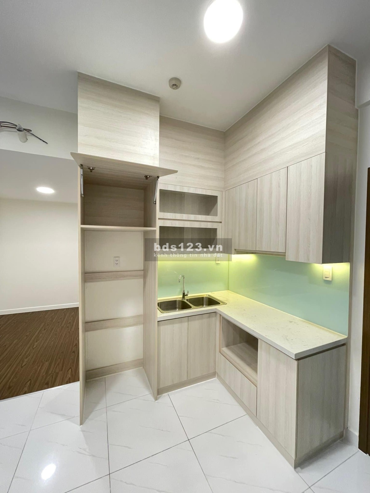 Căn 2PN-67M2, view trọn vẹn nội khu, tầng trung hướng đông nam mát mẻ giá 2,5 tỷ bao phí