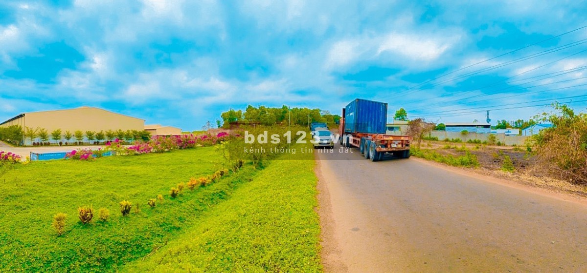 Mở bán sào đất phủ hồng mặt tiền đường nhựa 32m giá cực kì tốt, chỉ 3,2 tỉ/sào