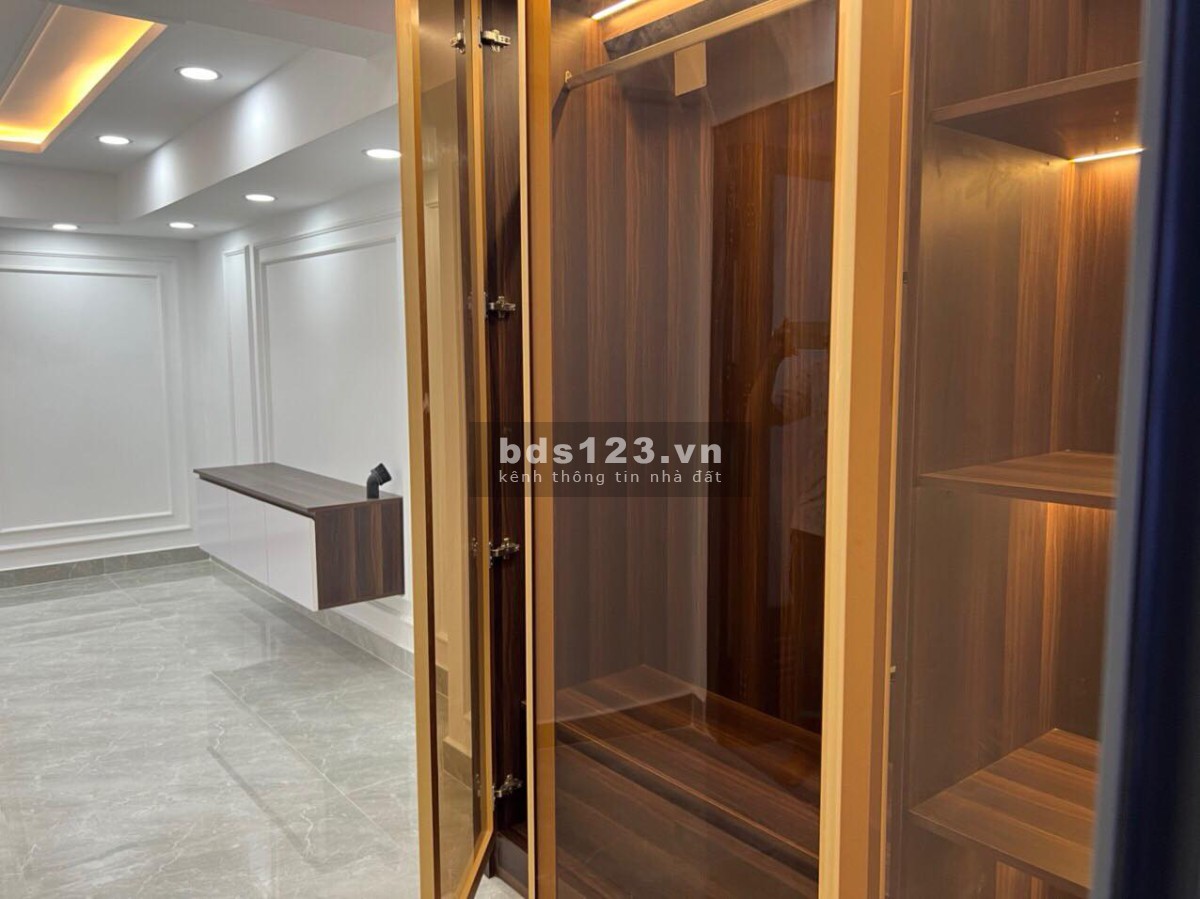 Bán nhà: Hoàng Hoa Thám P5 Quận Phú Nhuận giá 8.1tỷ tiện ích đủ