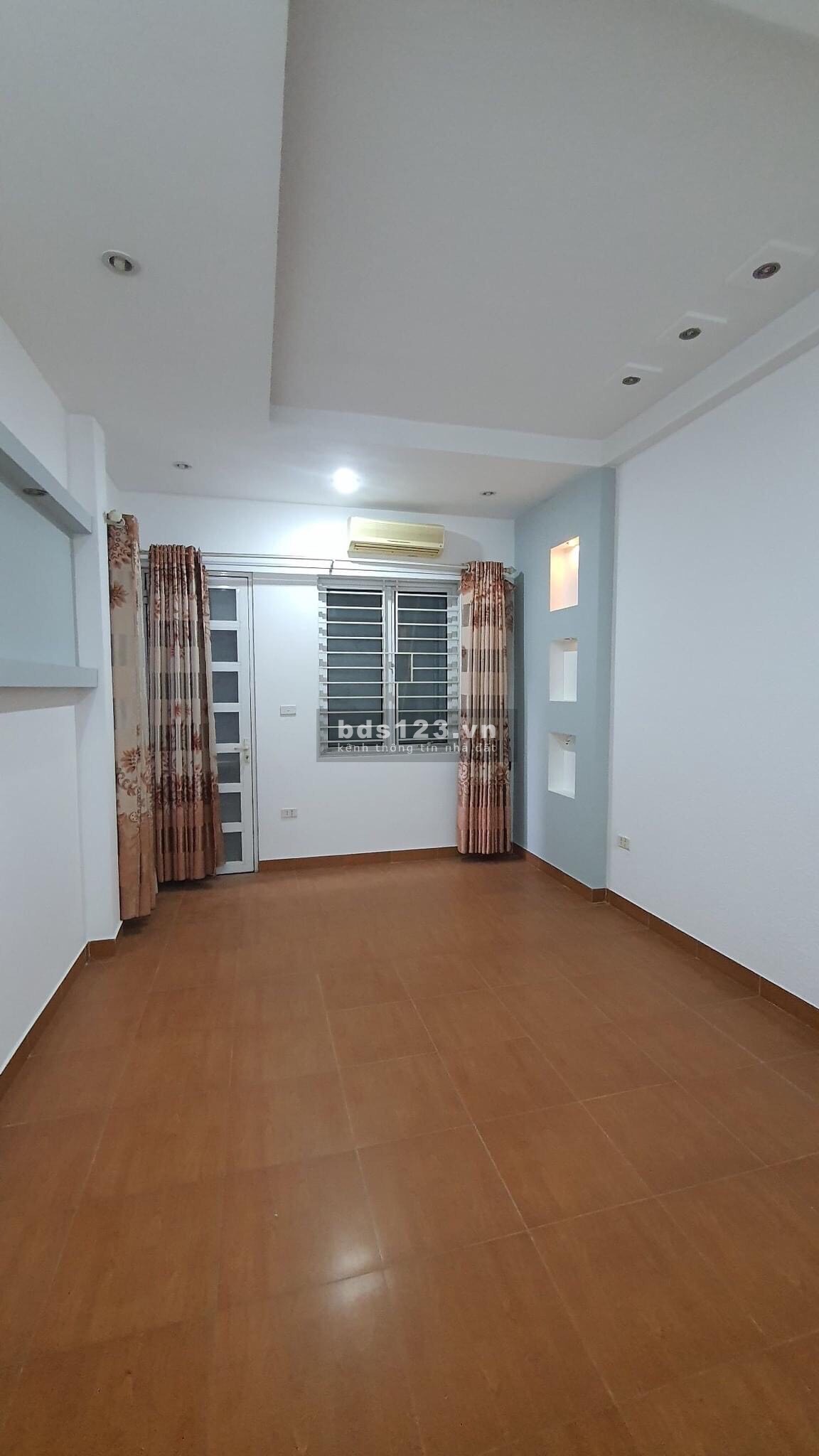 Bán Nhà Hồ Tùng Mậu Ô tô đỗ cổng diện tích 28m2, giá bán chỉ 2.75 tỷ