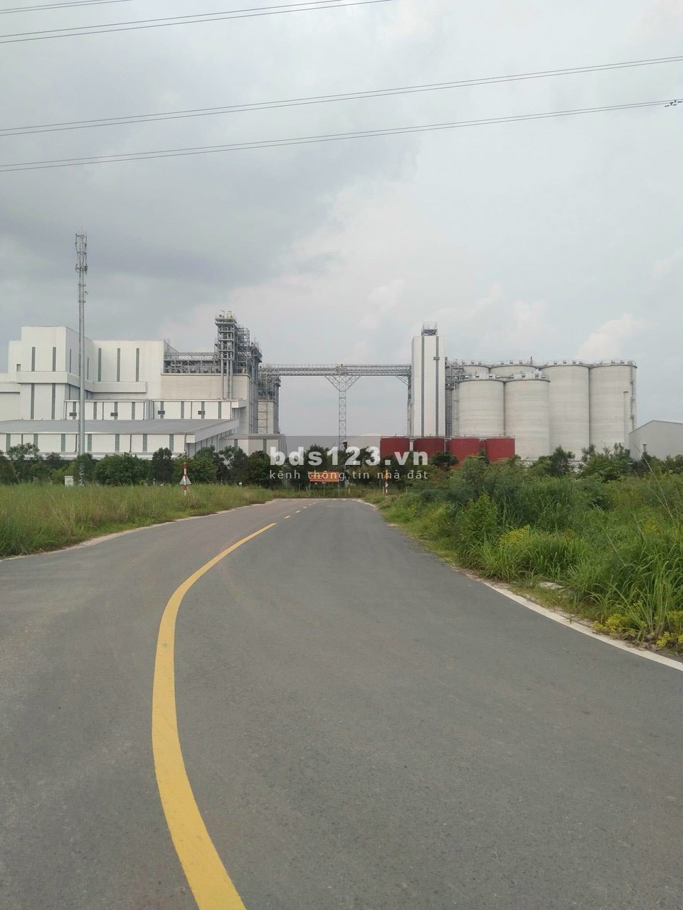 Làm ăn thua lô bán gấp 240m2 đất ngay khu công nghiệp Becamex, lh 0977045550