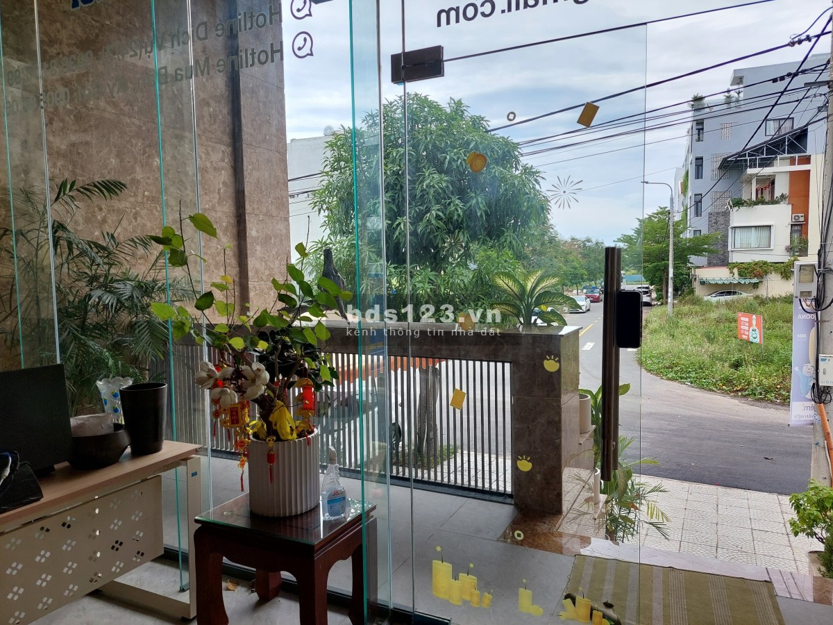 Chính chủ cho thuê van phòng mặt tiền gần biển, tiện ích đủ, giá tốt thị trường