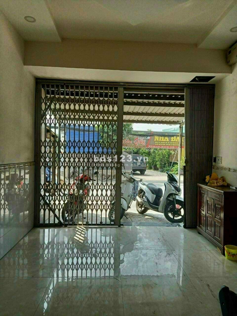 Nhà cấp 4 ngay Bà Triệu, tt Hóc Môn diện tích sử dụng 92m2 sổ hồng riêng giá 1ty