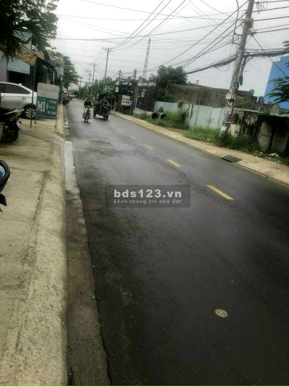 Nhà cấp 4 ngay Bà Triệu, tt Hóc Môn diện tích sử dụng 92m2 sổ hồng riêng giá 1ty