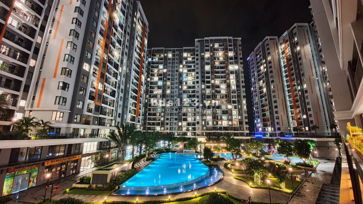 Căn 2PN-67M2, view trọn vẹn nội khu, tầng trung hướng đông nam mát mẻ giá 2,5 tỷ bao phí