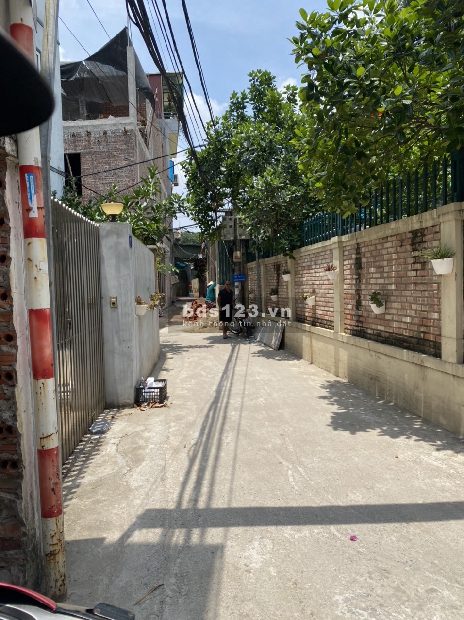 Bán nhà nguyên căn đường Thạch Bàn khu an ninh, DT 40m² x 4 tầng, giá 3,4 tỷ đồng