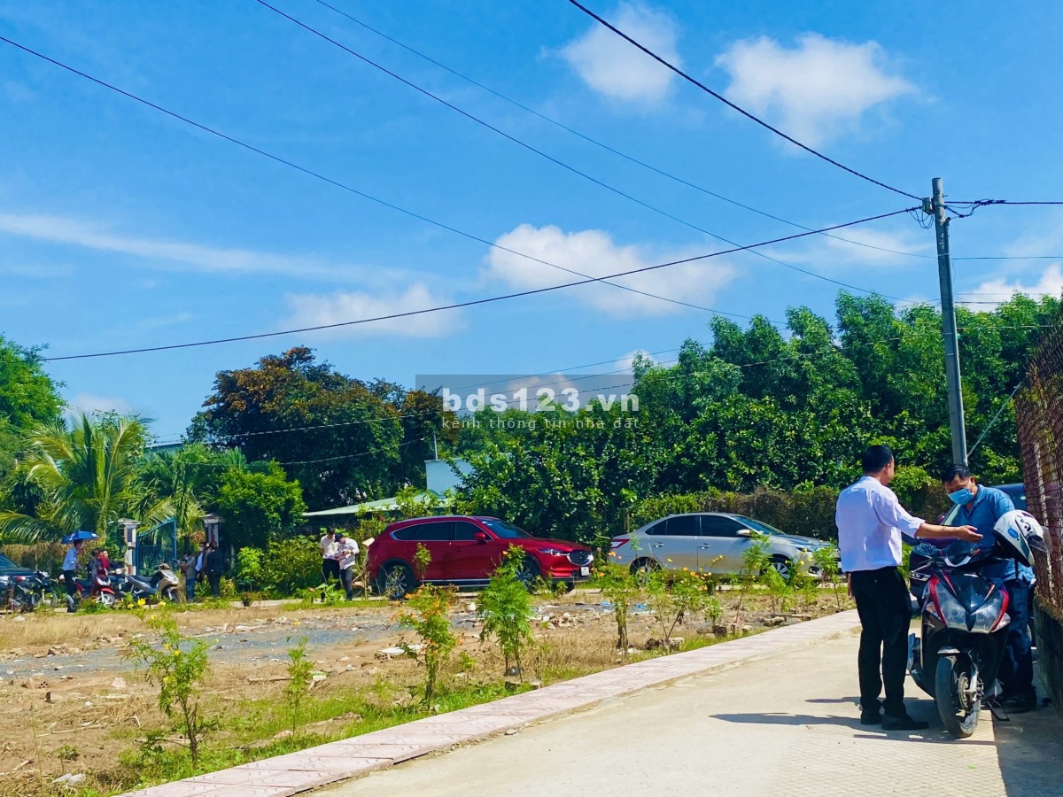 -RA ĐI GẤP VÀI LÔ ĐẤT ĐẸP NGAY UBND XÃ BÌNH LỢI VĨNH CỬU ĐỂ LẤY VỐN MUA NHÀ.