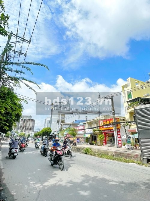 Cần bán nhà phố 5 lầu MT Huỳnh Tấn Phát, P. TP. Quận 7 kinh doanh đỉnh