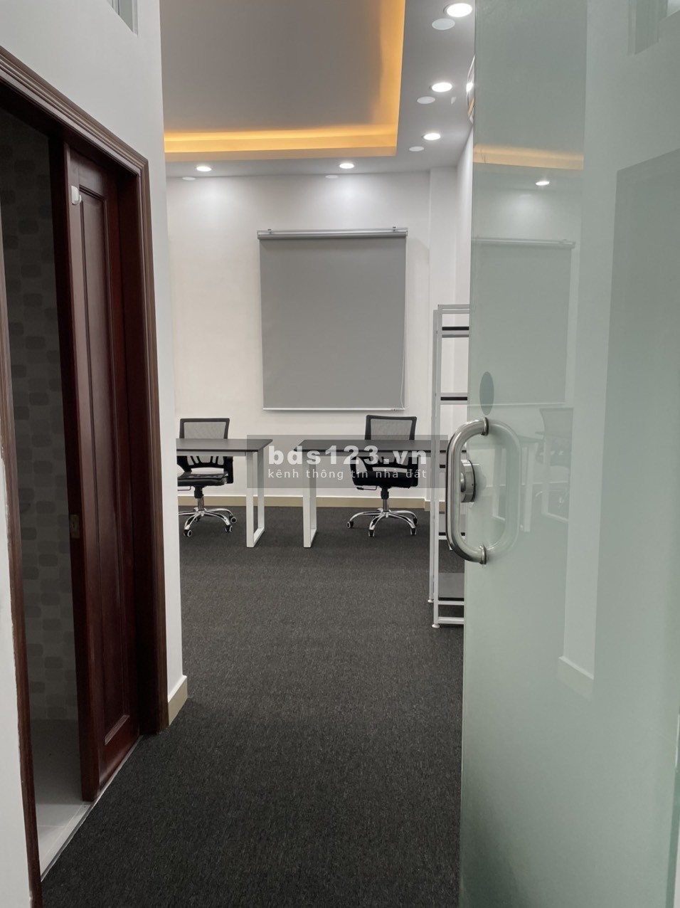 Văn phòng full nội thất, đầy đủ tiện nghi đường lớn, liên hệ 0906721800