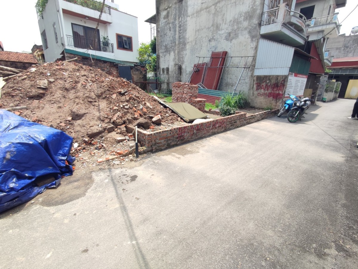 Bán 30m2 đất Trâu Quỳ, ô tô 7 chỗ vào nhà, khu vực dân cư sôi động, giá 2 tỷ 160