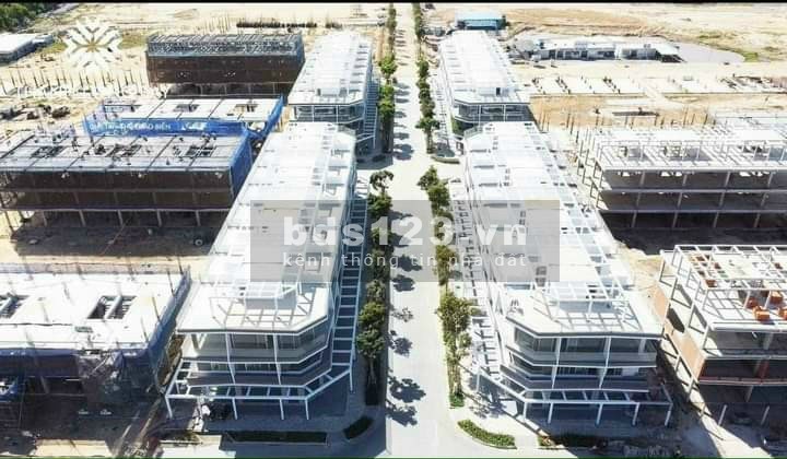Bán nhà phố thương mại 2 mặt tiền biển giá từ 700 triệu, giá 1.5 tỷ