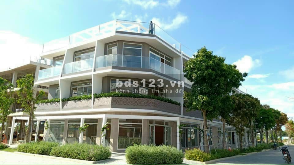 Bán nhà phố thương mại 2 mặt tiền biển giá từ 700 triệu, giá 1.5 tỷ
